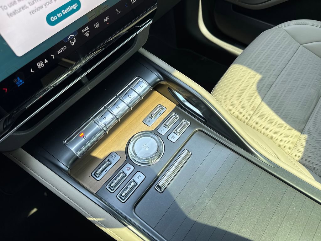 Used 2025 Lincoln Nautilus Reserve w/ Jet Appearance Package AWD/4WD image 29