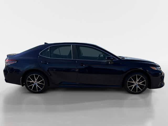 Used 2022 Toyota Camry SE FWD image 6