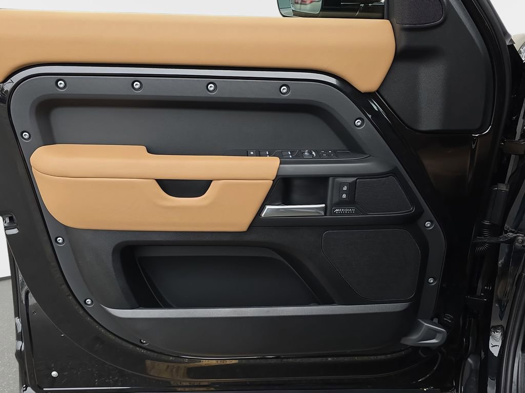 New 2026 Land Rover Defender 110 X-Dynamic SE image 27