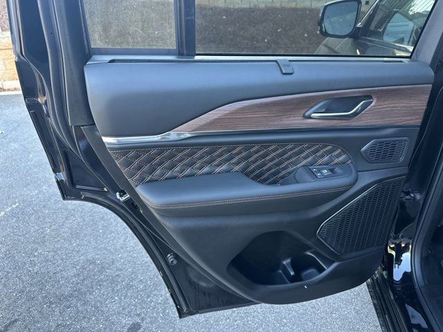 New 2025 Jeep Grand Cherokee Summit w/ Luxury Tech Group V image 20