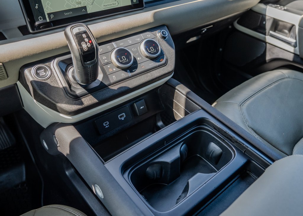 Used 2023 Land Rover Defender 110 SE image 11