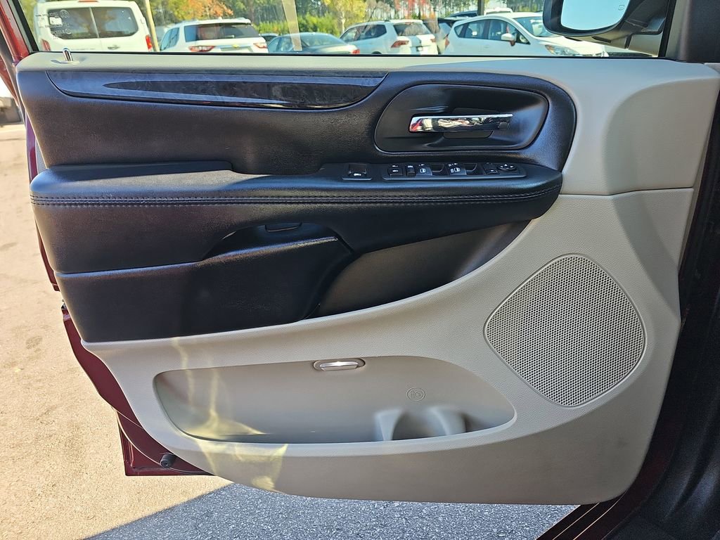 Used 2020 Dodge Grand Caravan SE w/ UConnect Hands-Free Group image 30