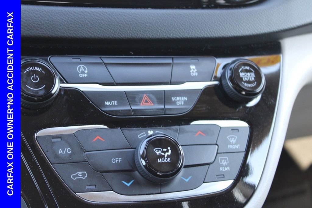 Used 2023 Chrysler Voyager LX image 43