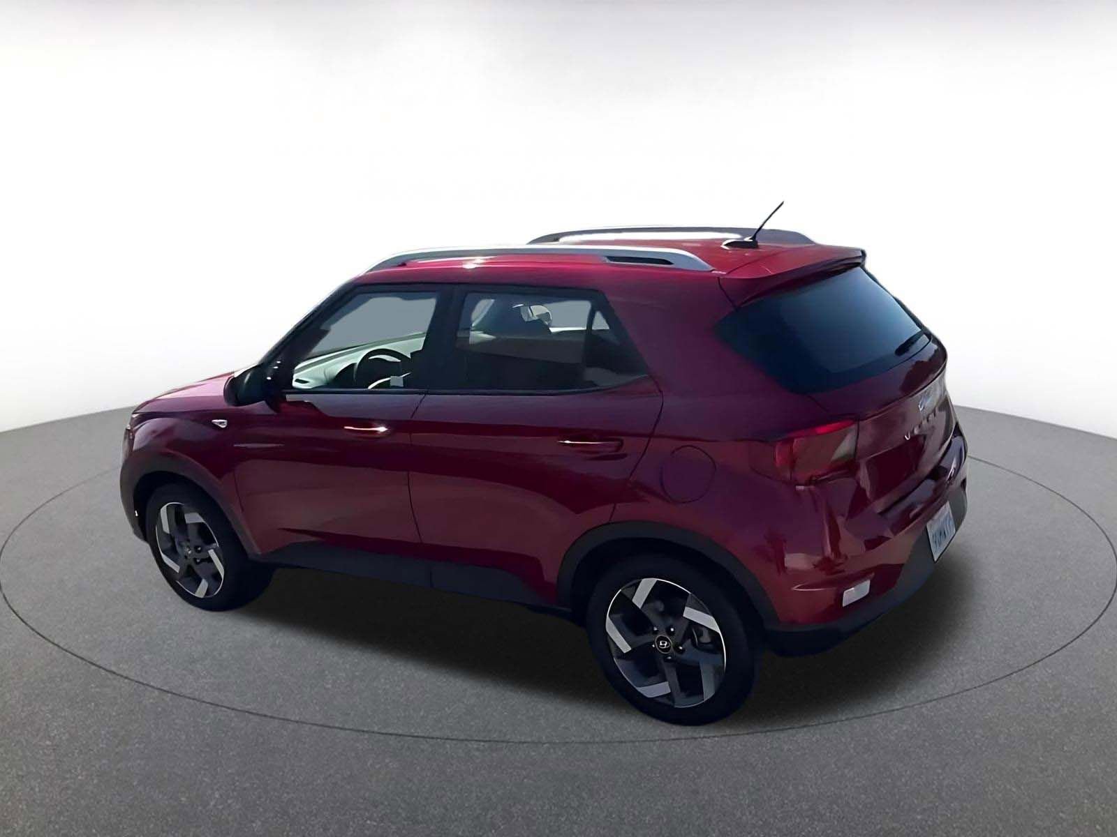 Used 2025 Hyundai Venue SEL image 10
