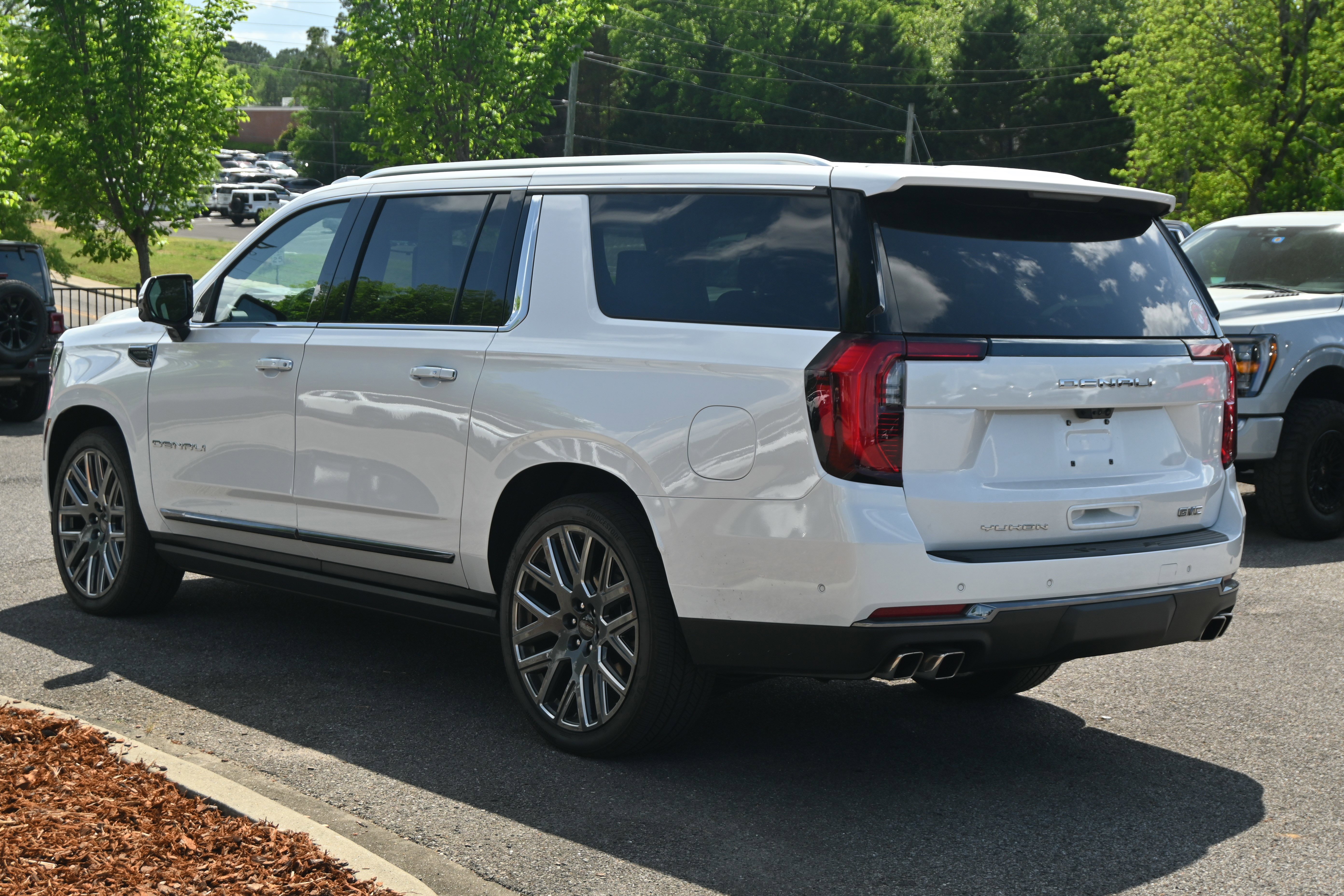 Used 2025 GMC Yukon XL Denali Ultimate image 12