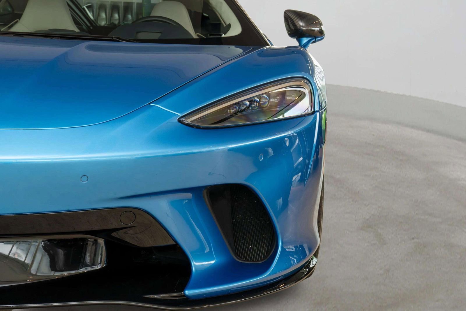 Used 2023 McLaren GT RWD image 43