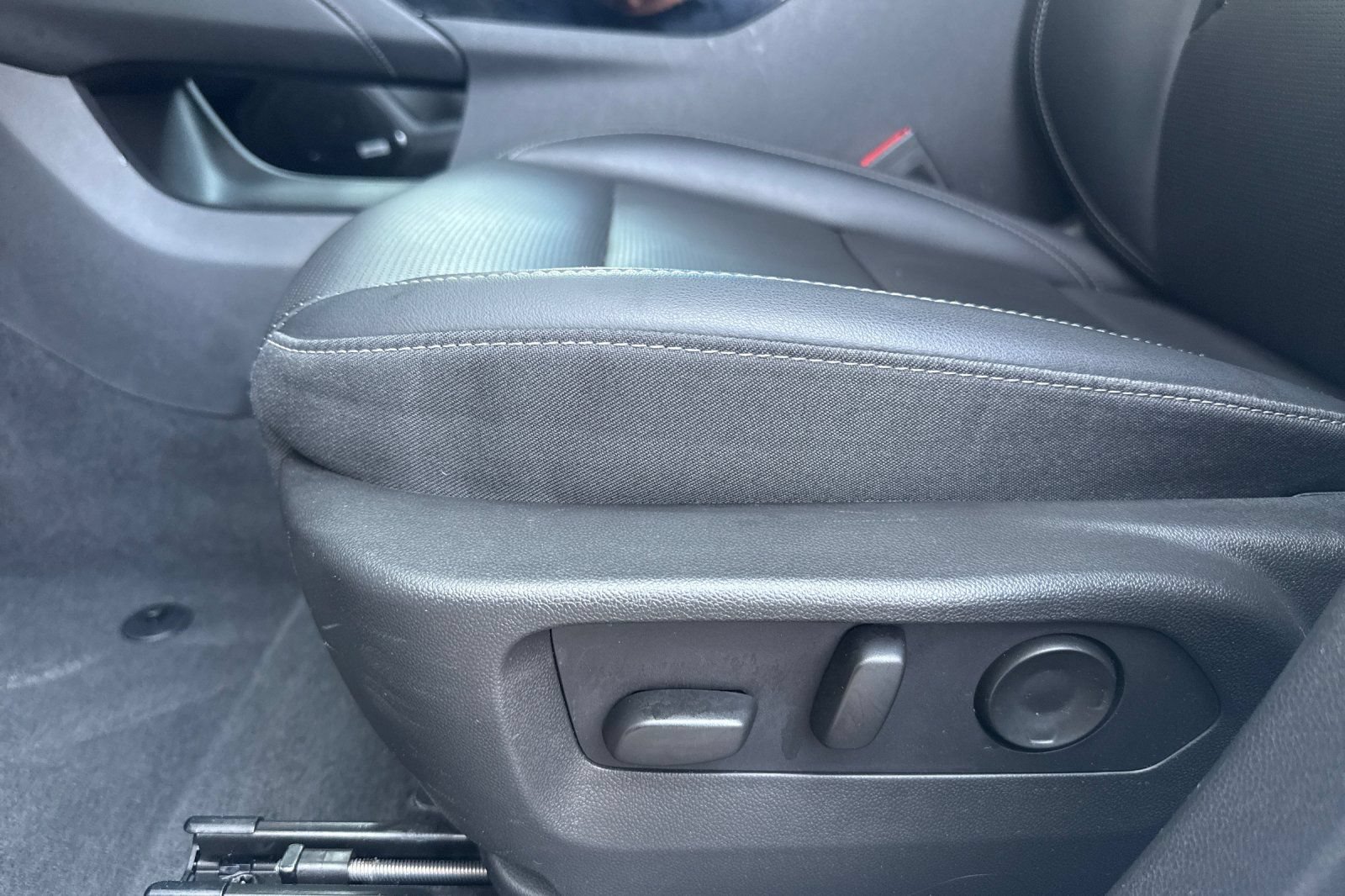Used 2024 Buick Envision Preferred AWD/4WD image 12
