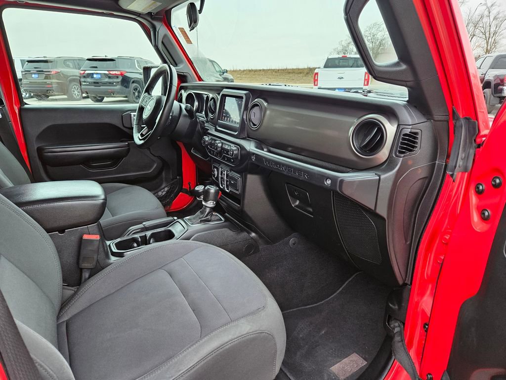 Used 2018 Jeep Wrangler Unlimited Sport S AWD/4WD image 33