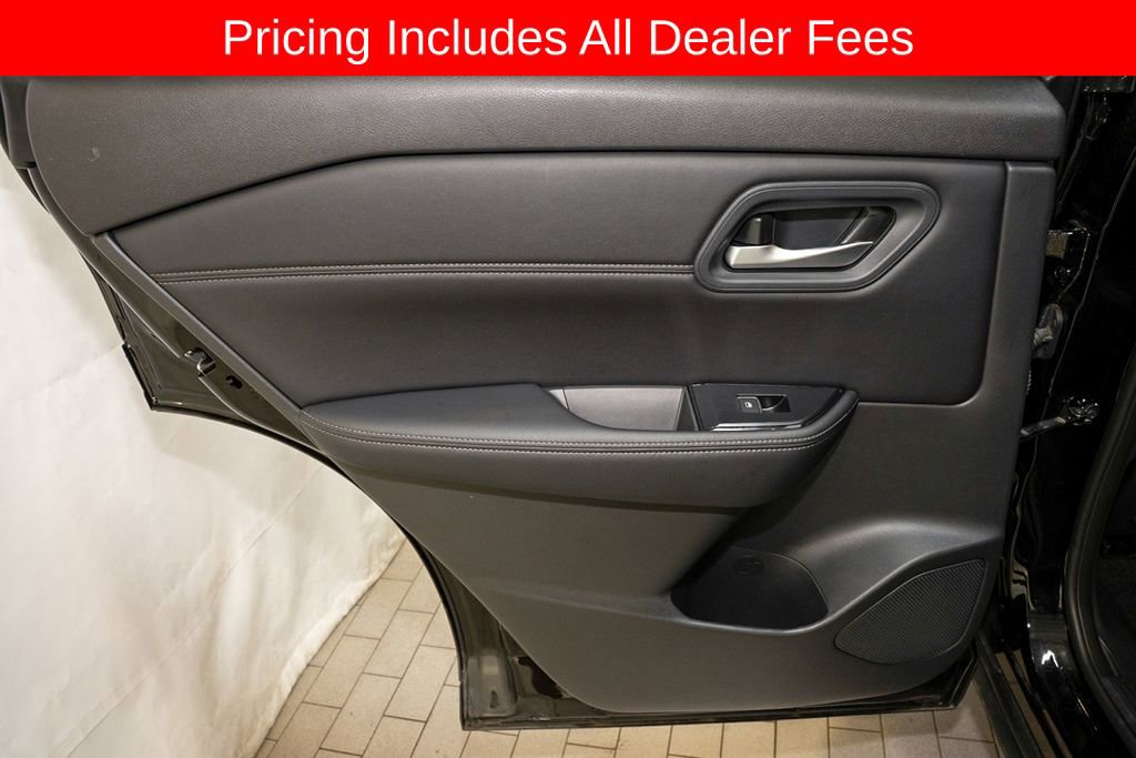 Certified 2025 Nissan Rogue SL FWD image 10