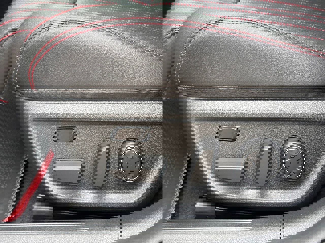 Used 2026 Genesis G70 3.3T Sport Prestige image 28