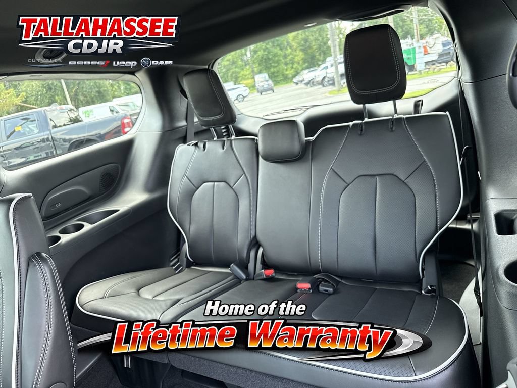 New 2027 Chrysler Pacifica Limited FWD image 31