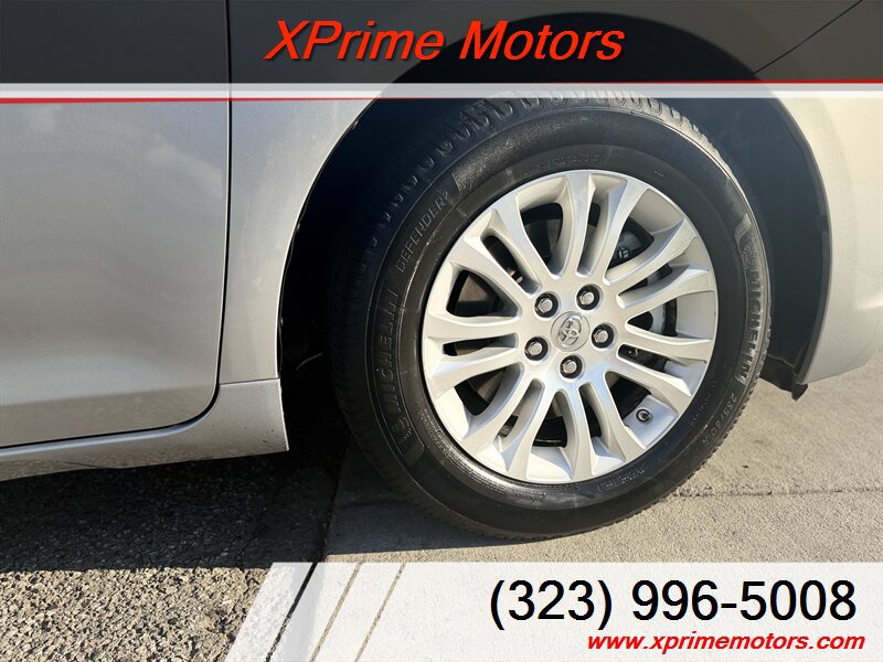 Used 2015 Toyota Sienna XLE w/ XLE Navigation Package FWD image 9