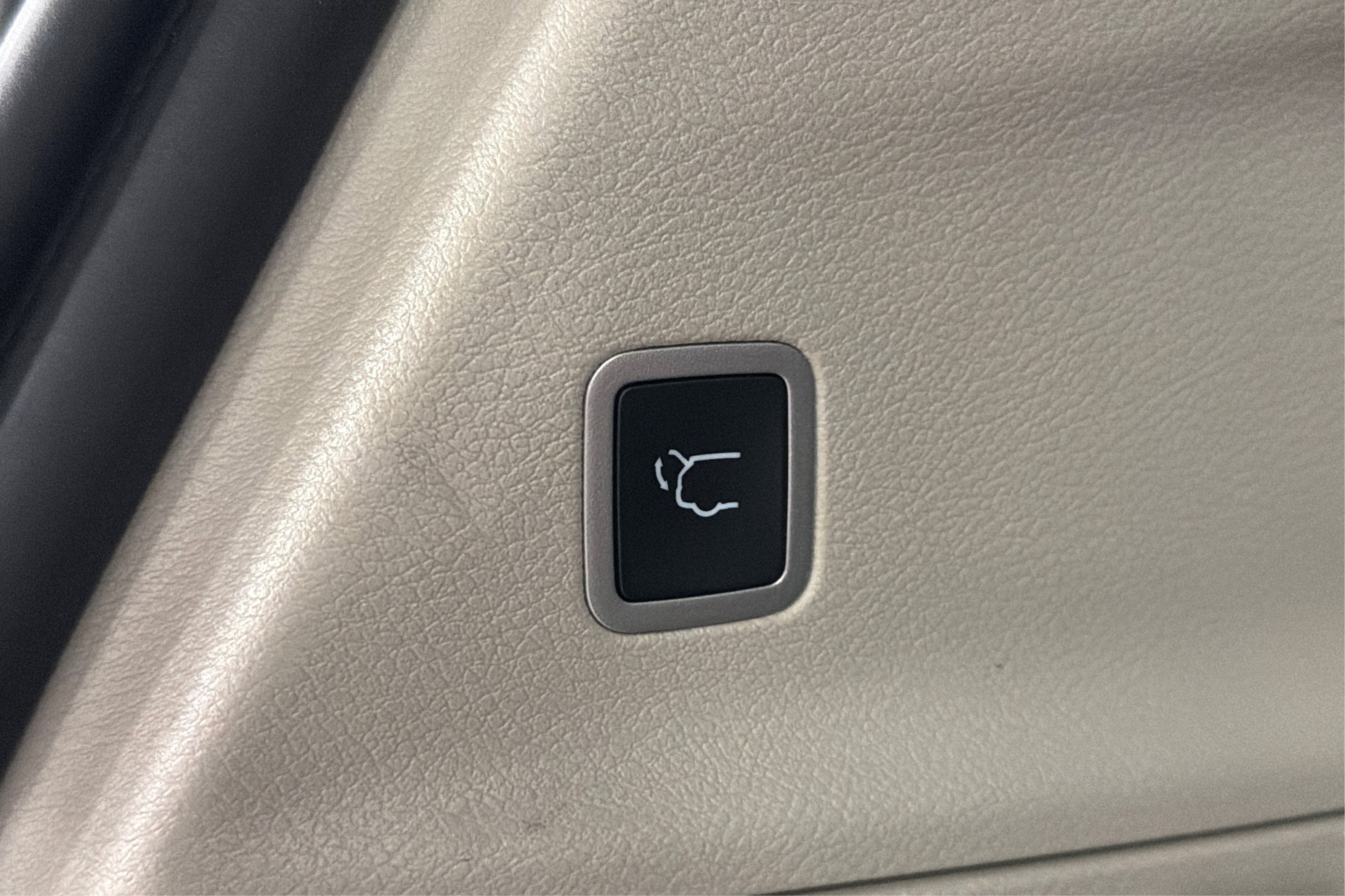 Used 2024 Chrysler Pacifica Touring-L FWD image 47