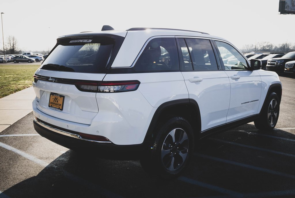 Used 2022 Jeep Grand Cherokee Limited 4xe image 40