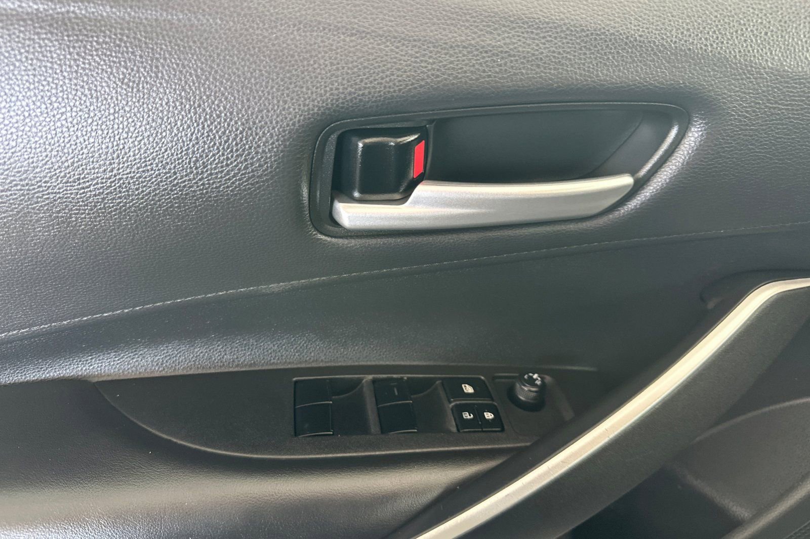 Used 2020 Toyota Corolla SE w/ Carpet Mat Package (TMS) FWD image 11
