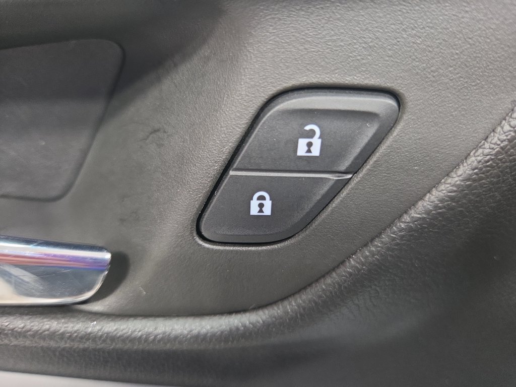 Used 2025 Chevrolet Trax LT w/ LT Convenience Package FWD image 29
