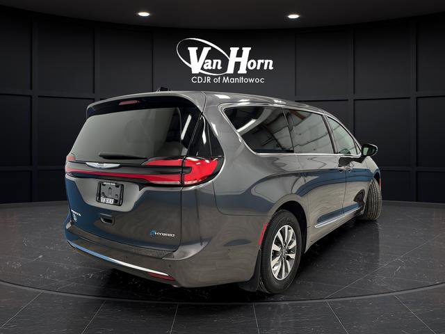 Used 2023 Chrysler Pacifica Limited w/ Uconnect Theater Family Group FWD image 3