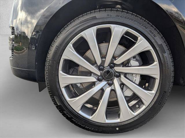 New 2026 Land Rover Range Rover Long Wheelbase SE AWD/4WD image 10