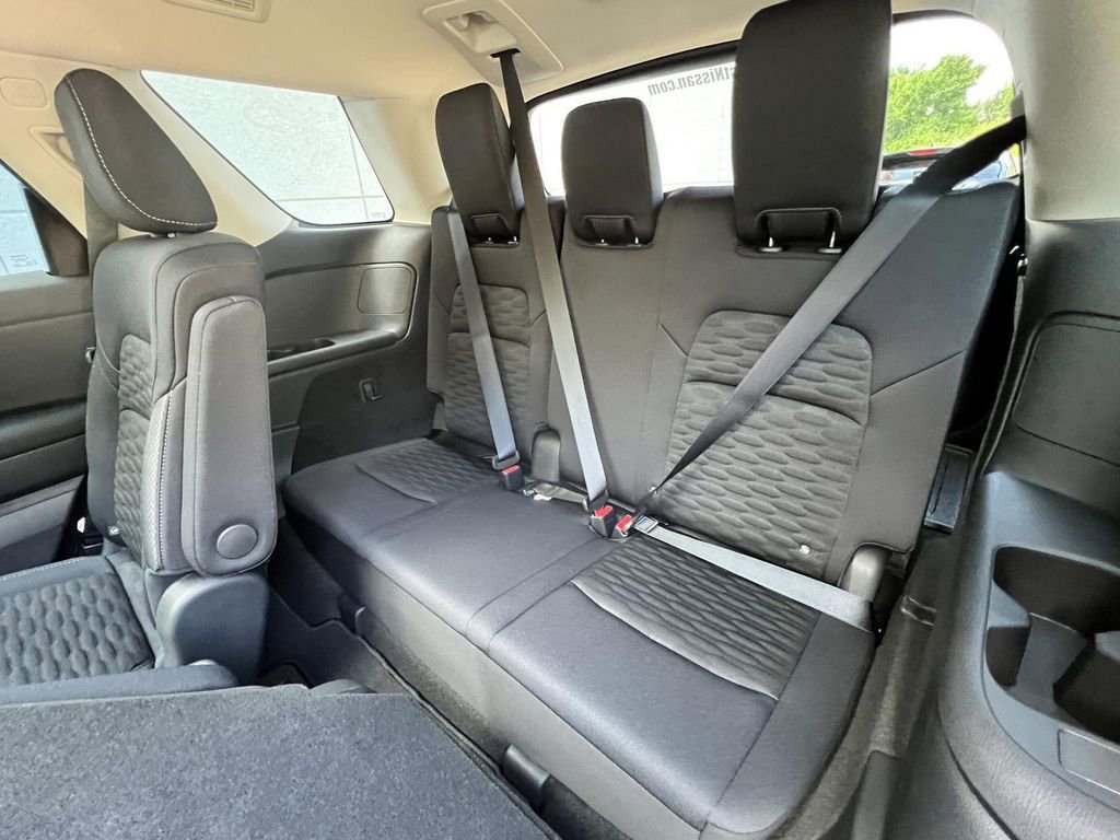 New 2025 Nissan Pathfinder SV w/ SV Premium Package image 29