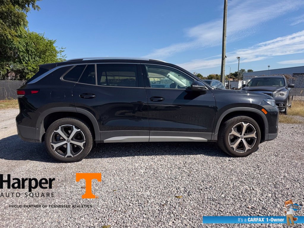 Used 2025 Volkswagen Tiguan SE w/ Panoramic Sunroof Package AWD/4WD image 6
