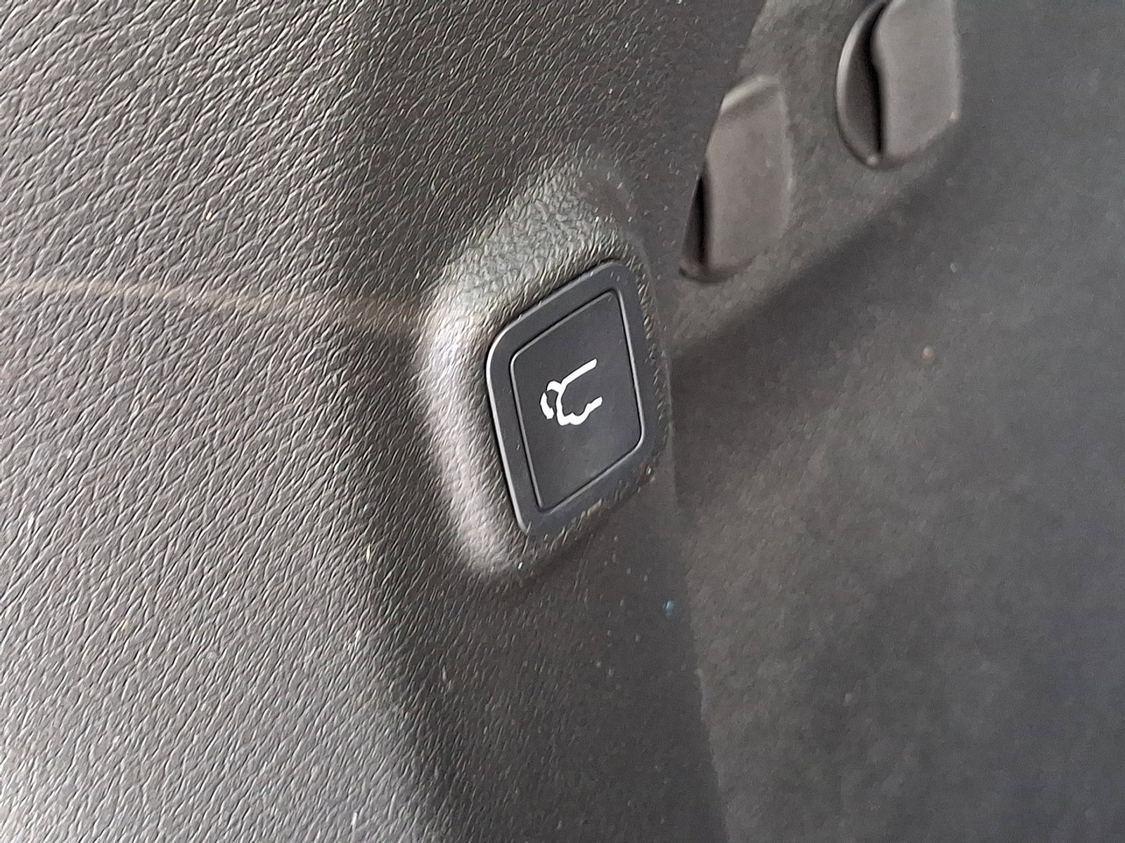 Certified 2022 Jeep Cherokee Trailhawk w/ Premium Leather Package image 32