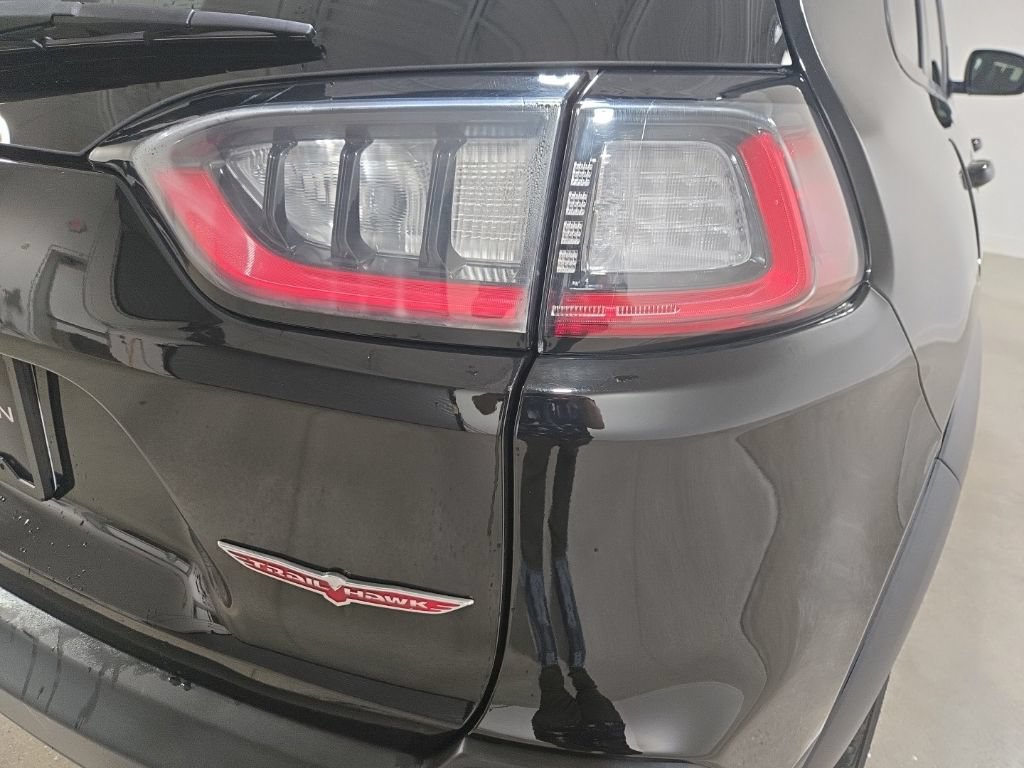 Used 2020 Jeep Cherokee Trailhawk AWD/4WD image 23