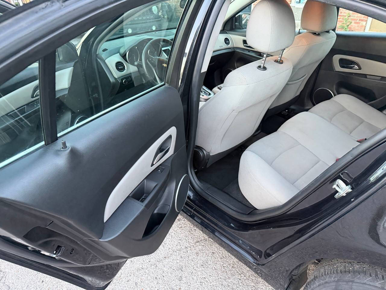 Used 2014 Chevrolet Cruze LT FWD image 12