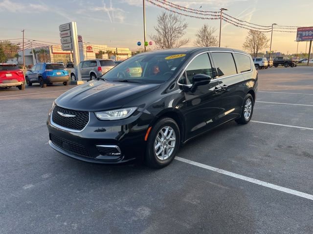 Used 2023 Chrysler Pacifica Touring-L image 39