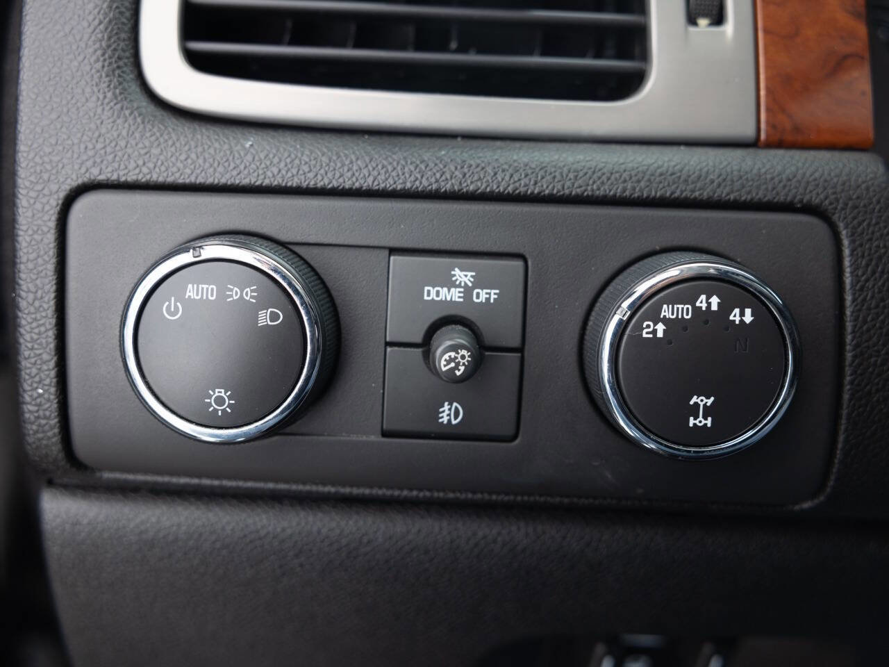 Used 2011 Chevrolet Tahoe LTZ AWD/4WD image 44
