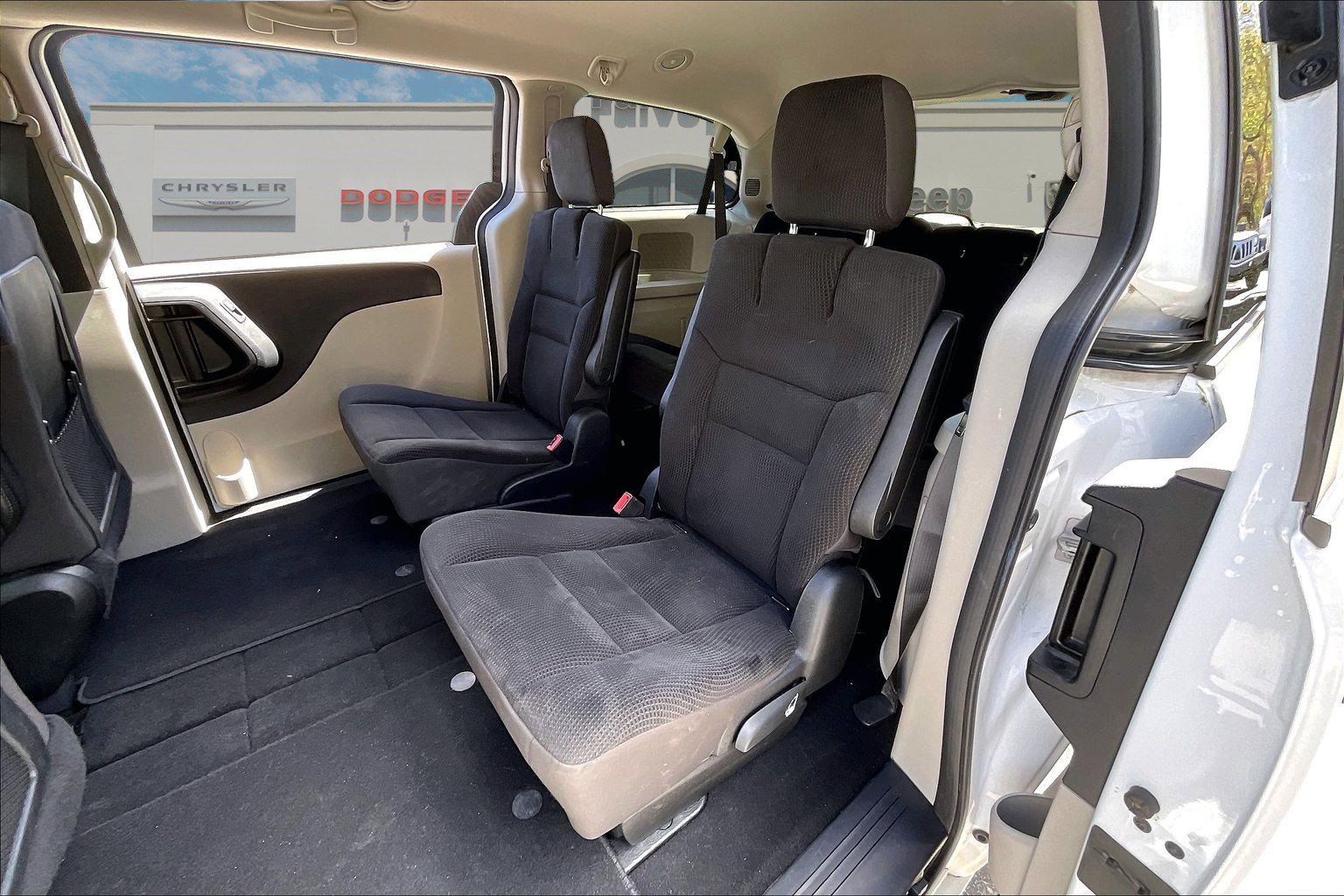 Used 2019 Dodge Grand Caravan SE FWD image 23