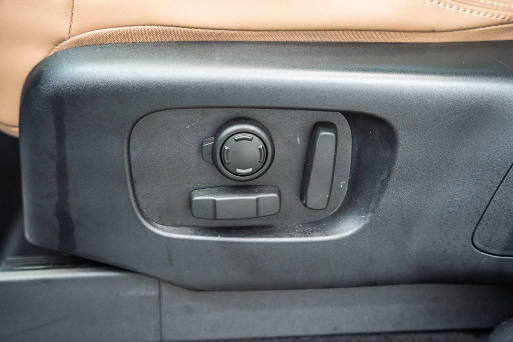 Used 2024 Land Rover Discovery Metropolitan Edition AWD/4WD image 41