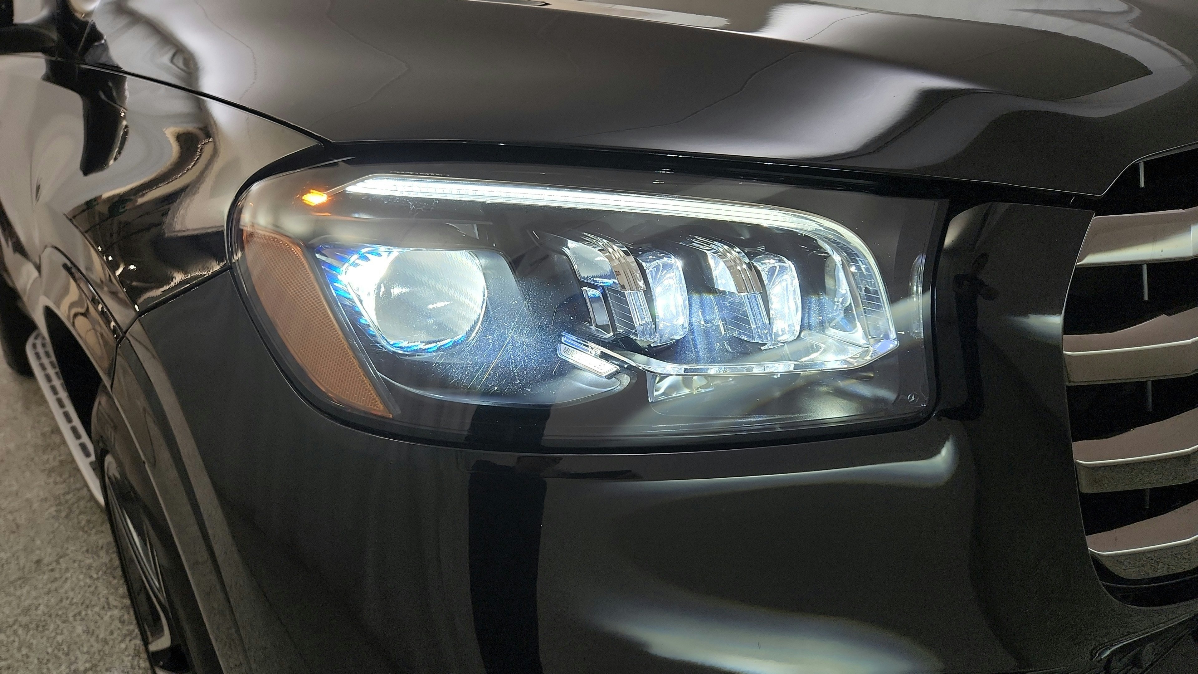 Used 2024 Mercedes-Benz GLS 450 4MATIC w/ AMG Line Exterior image 36