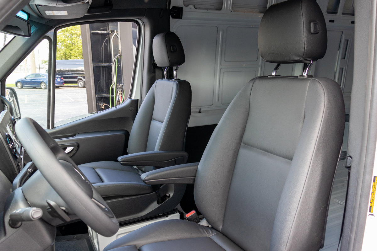 Used 2024 Mercedes-Benz Sprinter 2500 image 16