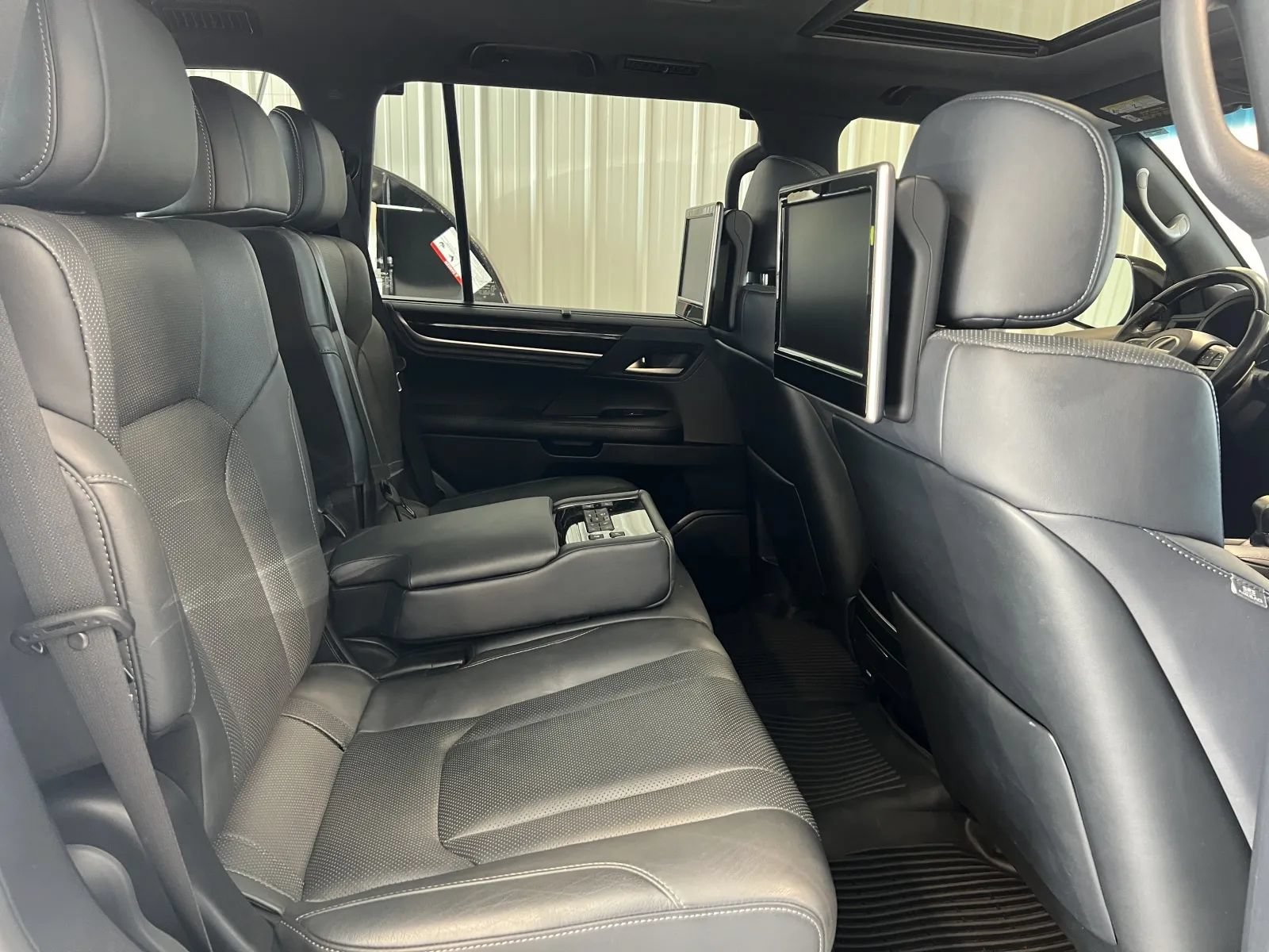 Used 2021 Lexus LX 570 4WD w/ Sport Package image 31