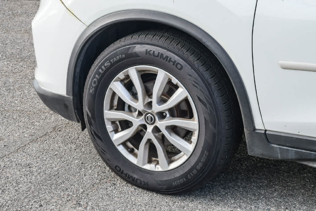 Used 2020 Nissan Rogue SV FWD image 11