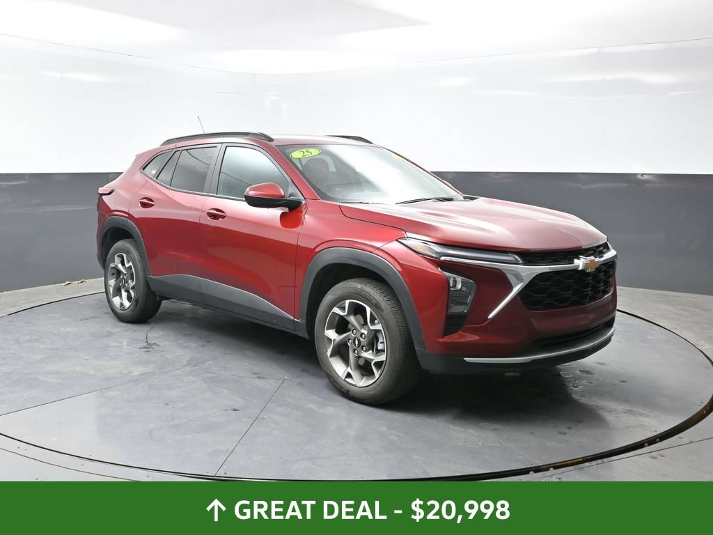 Used 2025 Chevrolet Trax LT FWD image 5