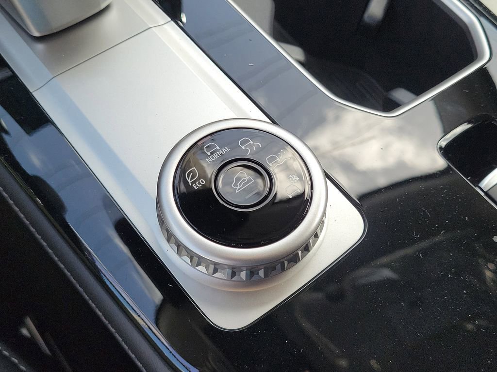 New 2025 Mitsubishi Outlander SE image 19