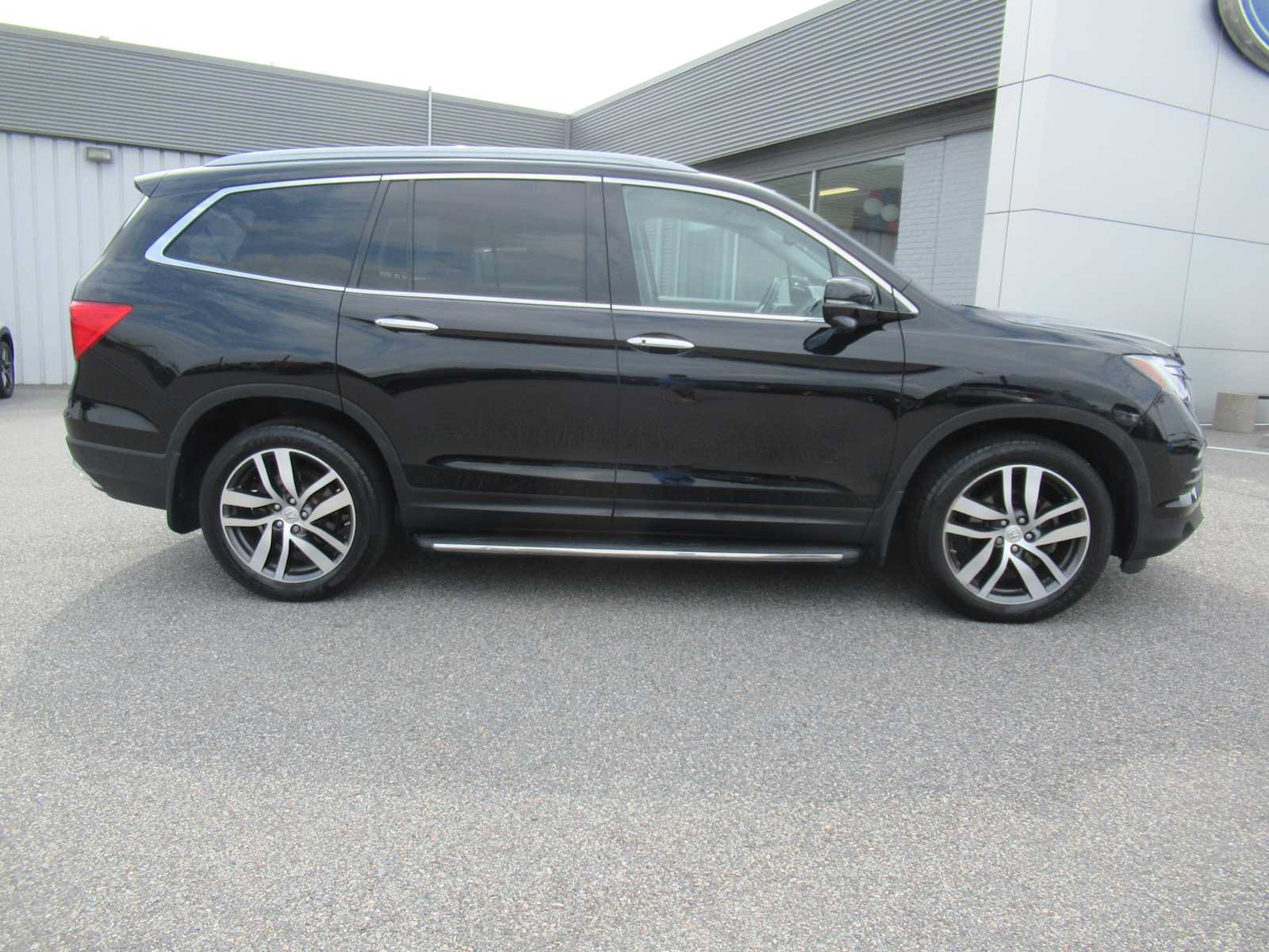 Used 2016 Honda Pilot Touring image 4