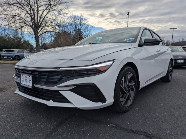 Certified 2025 Hyundai Elantra Sport image 8