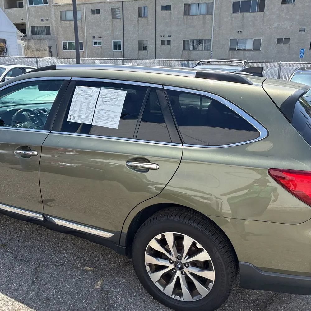 Used 2017 Subaru Outback 3.6R Touring AWD/4WD image 5