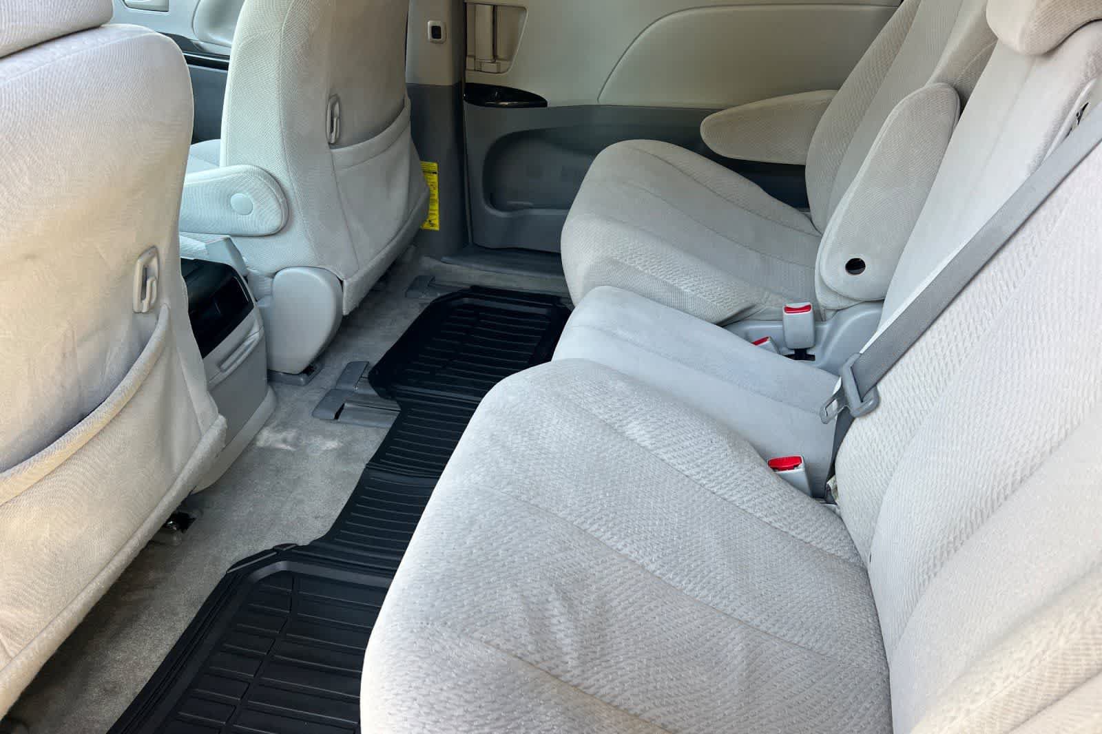 Used 2014 Toyota Sienna LE FWD image 5
