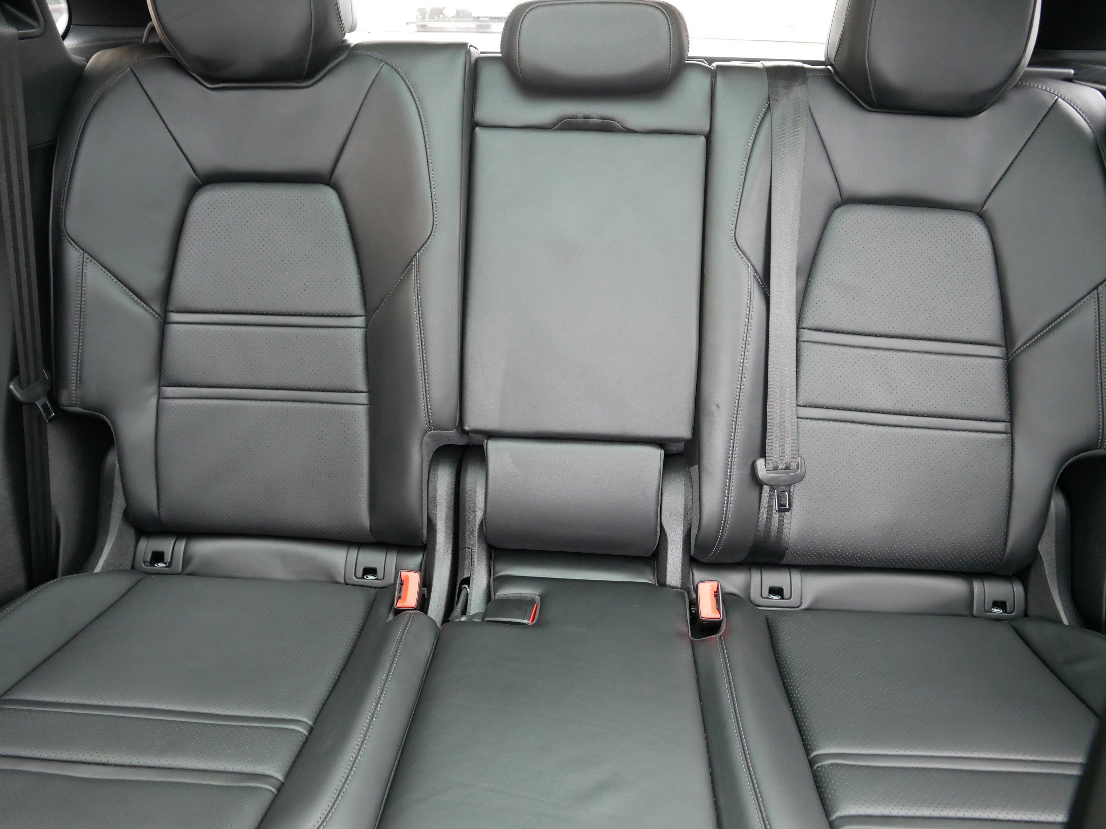 Used 2023 Porsche Cayenne image 13