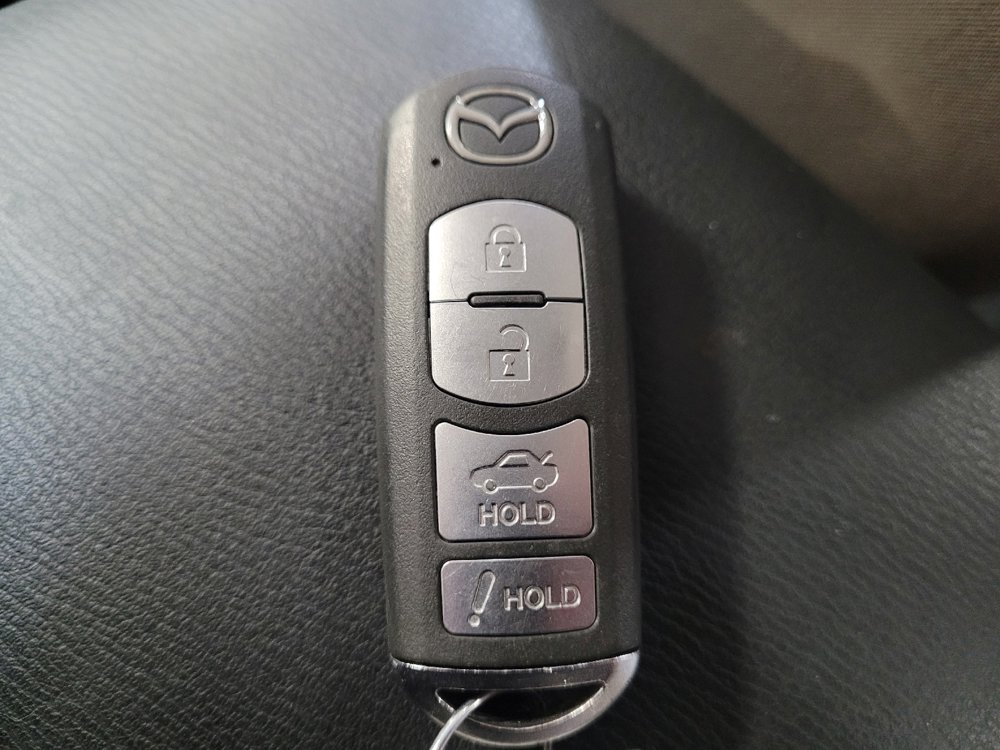 Used 2015 MAZDA MAZDA3 i Sport image 32