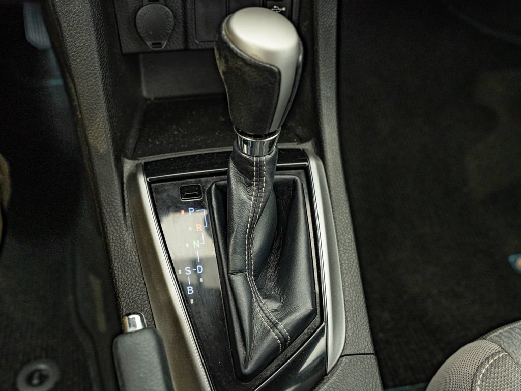 Used 2015 Toyota Corolla LE FWD image 36