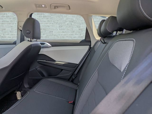 Used 2025 Volkswagen Taos SE FWD image 15