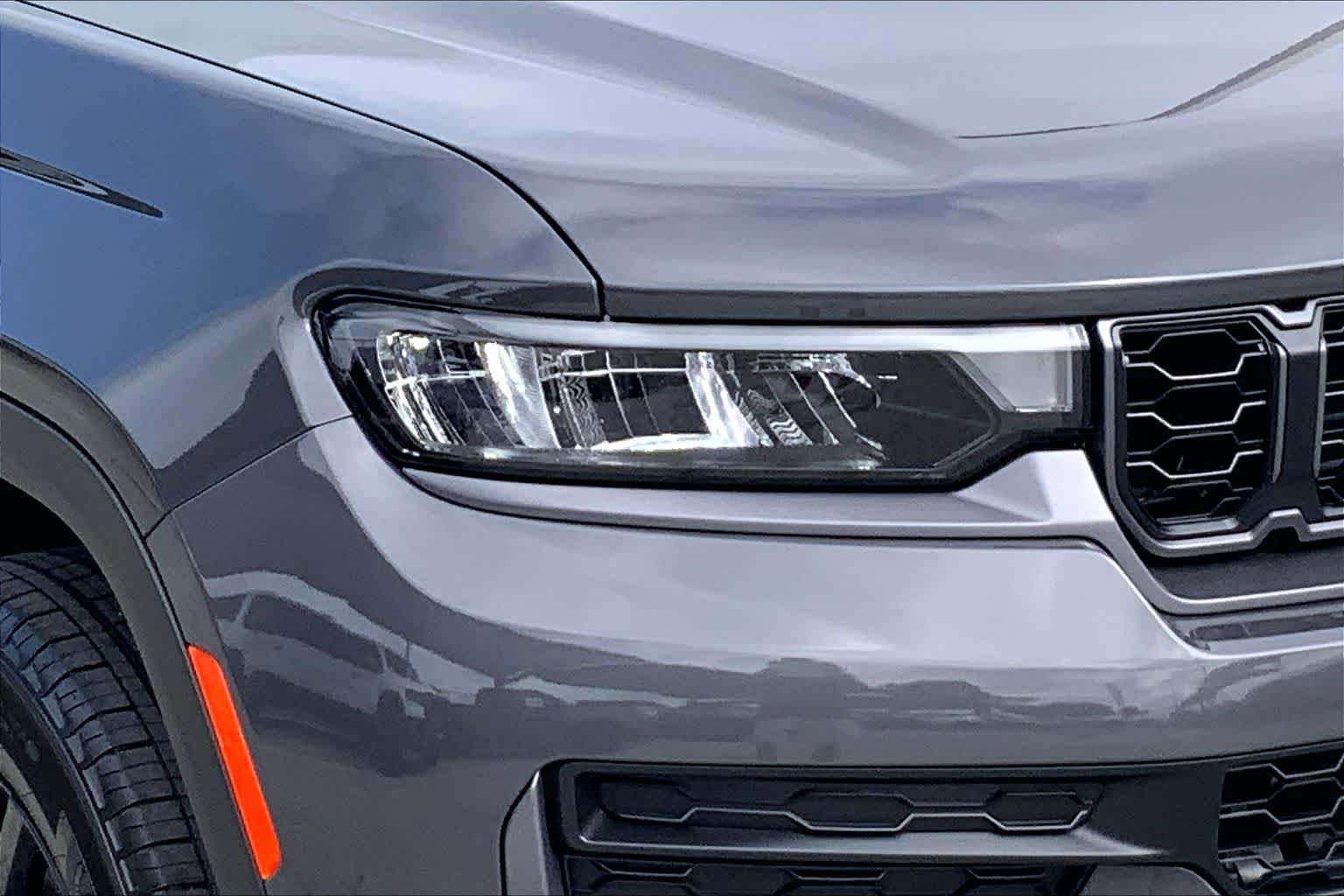 New 2026 Jeep Grand Cherokee Altitude AWD/4WD image 10