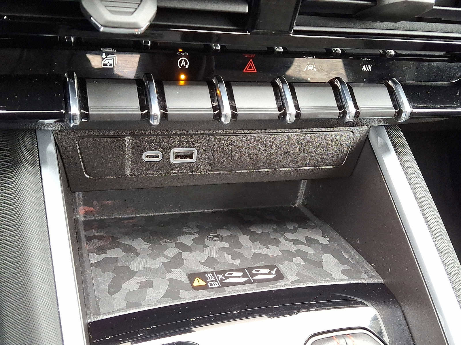 Used 2024 Chevrolet Colorado Z71 w/ Z71 Convenience Package 2 image 25