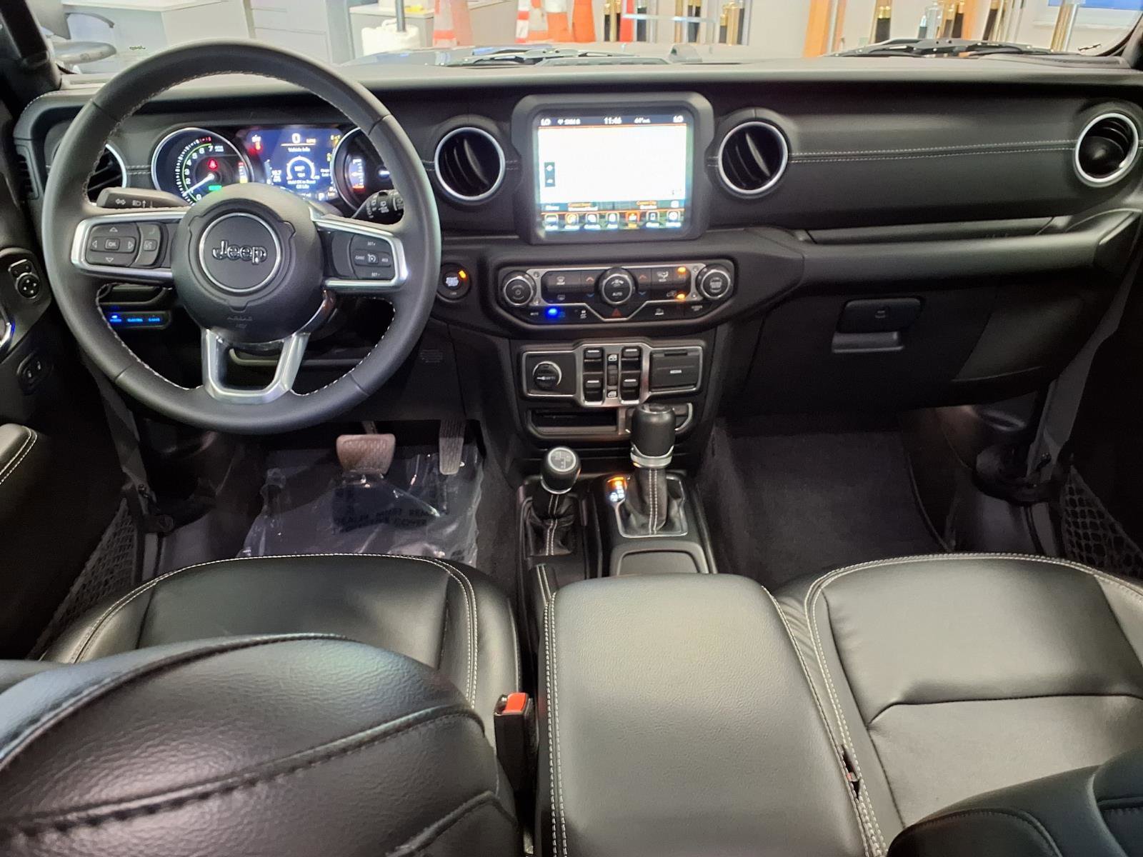 Used 2023 Jeep Wrangler Unlimited Sahara AWD/4WD image 16