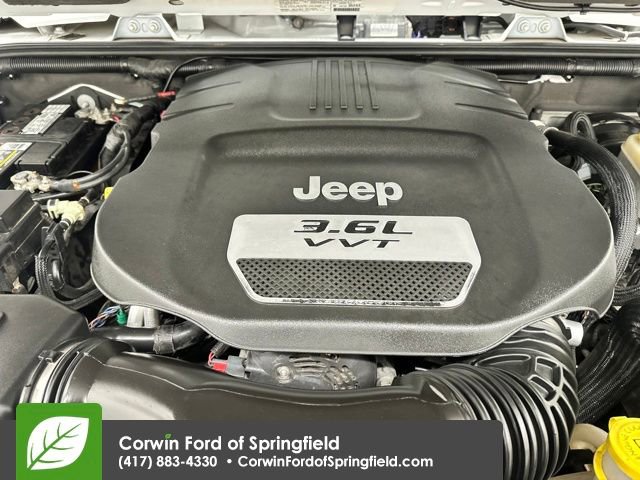 Used 2013 Jeep Wrangler Unlimited Sahara w/ Connectivity Group image 32