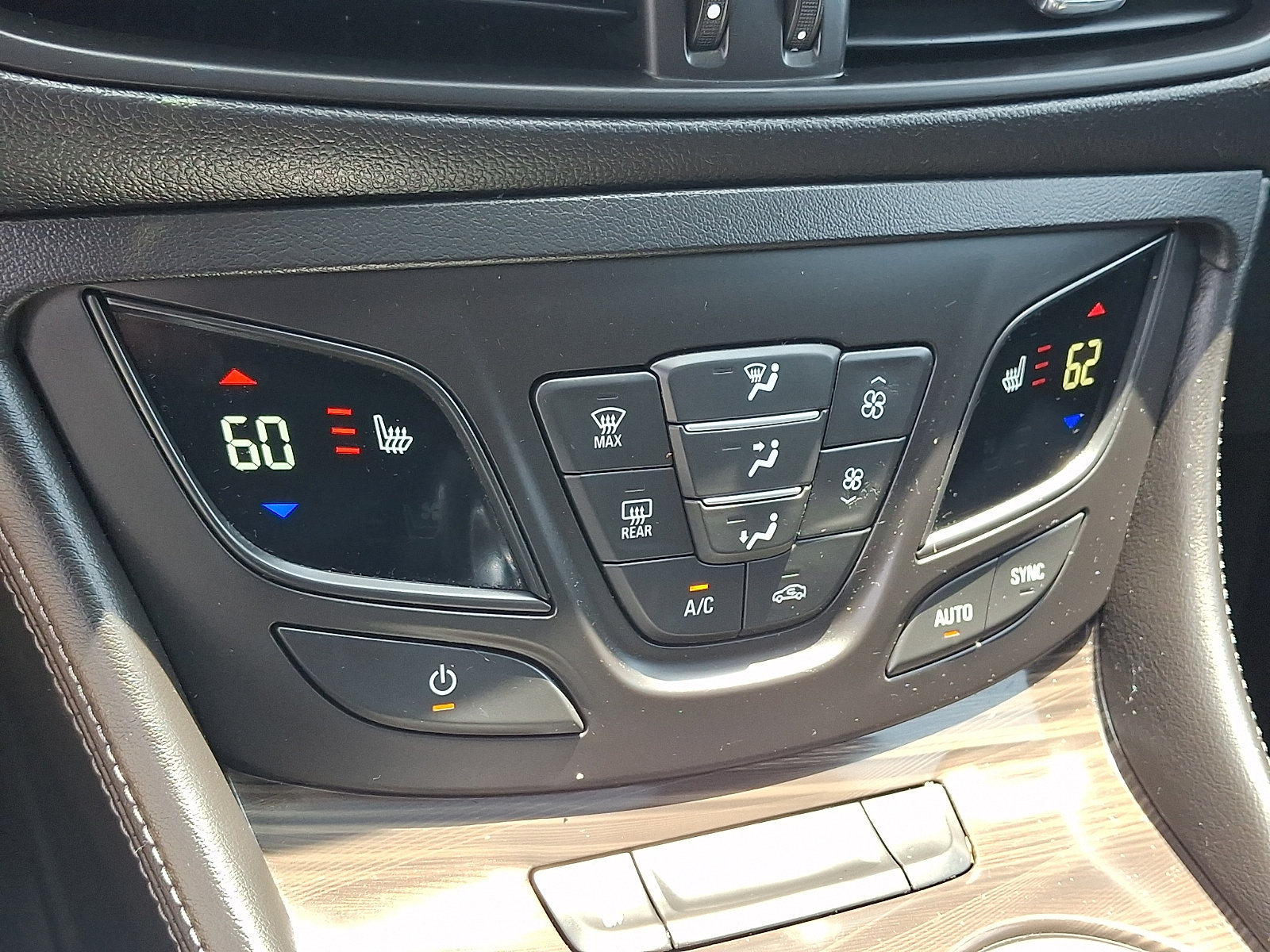 Used 2019 Buick Envision Essence AWD/4WD image 17